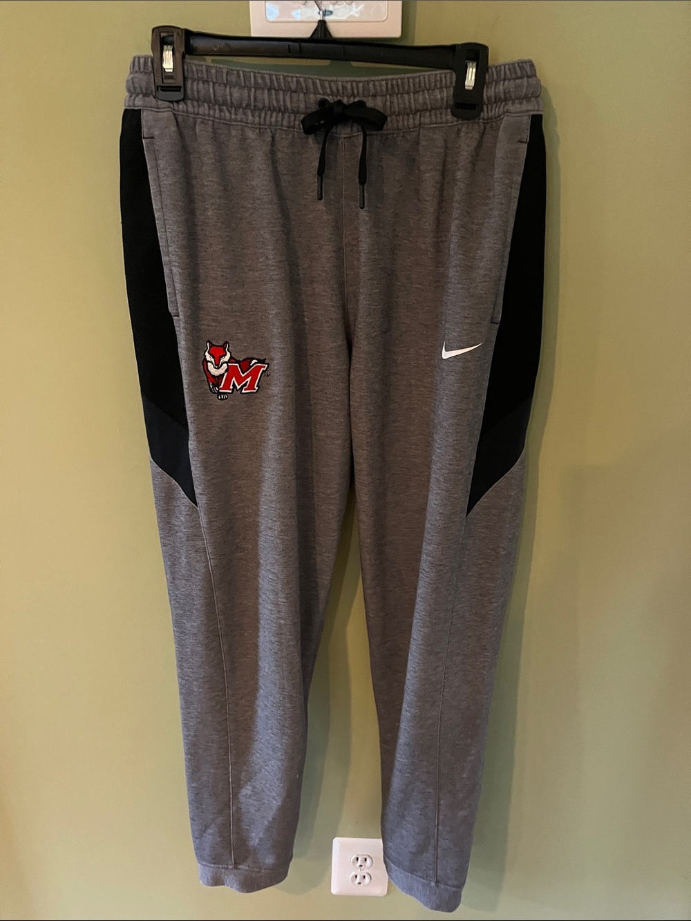 Nike Unisex Gray, Black, & Red Athletic Joggers for the Marist Red Foxes. Size L